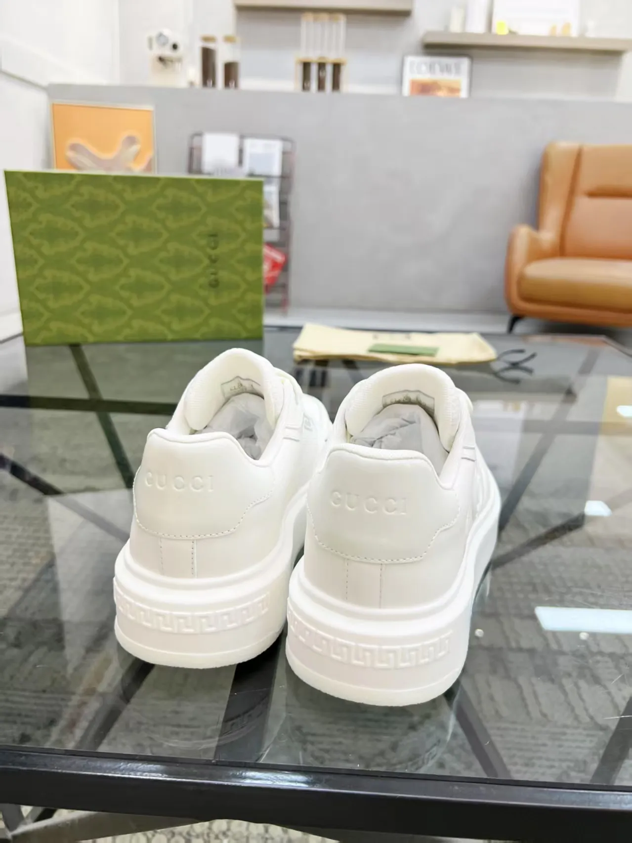 Factory price: 460💰Gucci new men's shoes GUCCI [Lightning] latest shoes are shipped. Original quality, fashionable, made of special materials, sheepskin lining, brand new packaging. The foot feels super comfortable and the workmanship is impeccable. Size: 38-45
